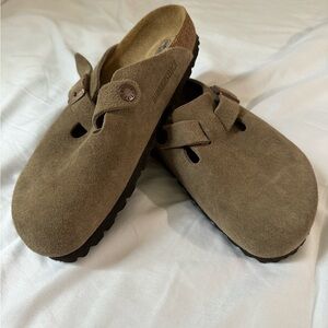 Birkenstock Boston soft footbed suede size 36 (5-5.5) EUC worn 2x